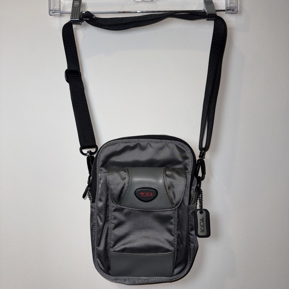 Tumi T2 Steel Gray‎ Charlton Organizer Tote 580PG Crossbody EUC Strap Wallet